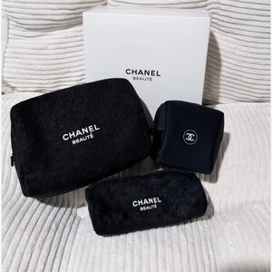 New Chanel Beaute GWP 3-Piece

Black & White Terry & Neoprene Set